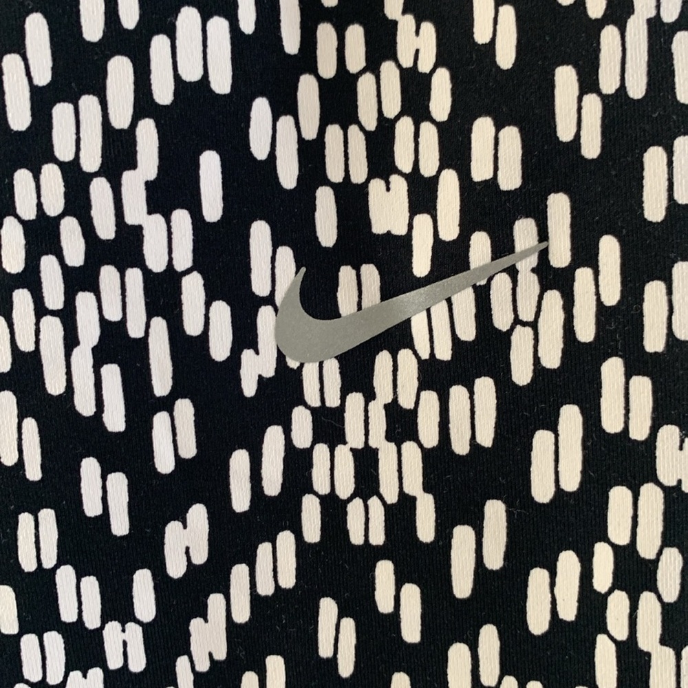 NIKE DRI-FIT WOMENS CAPRI YOGA/LEGGINGS BLACK &‎ WHITE W/MESH ACCENT SIZE SMALL - Picture 6 of 10
